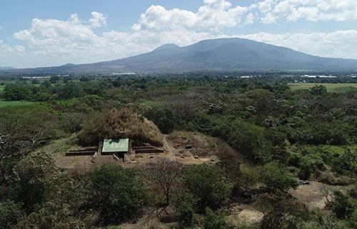 玛雅人建造的巨型金字塔是由火山喷出的岩石制成的